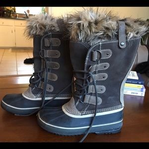 Like NEW Grey Sorel Joan of Artic Boots